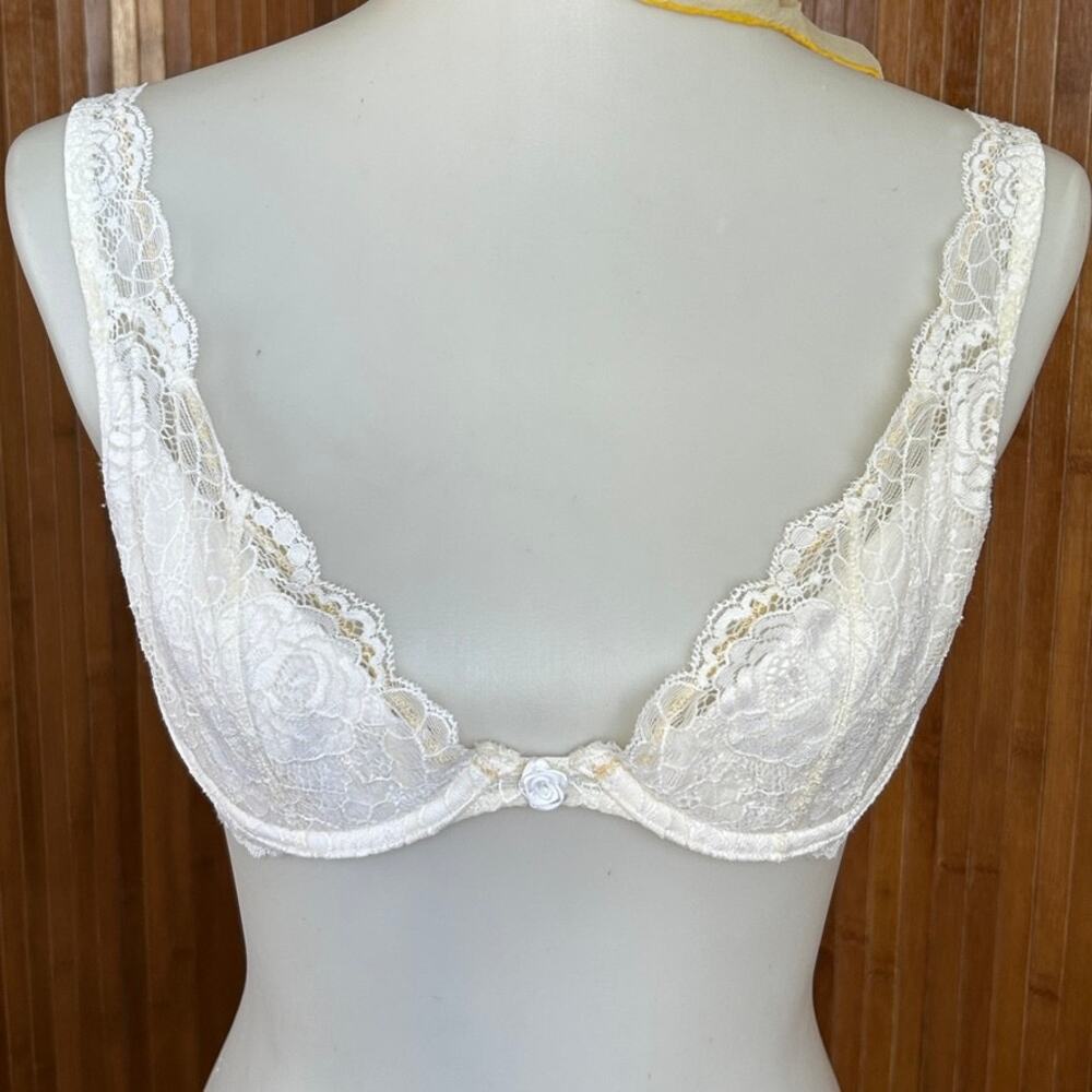 Vintage 2002 Victoria's Secret White Floral Lace Underwire Bra Size 34B